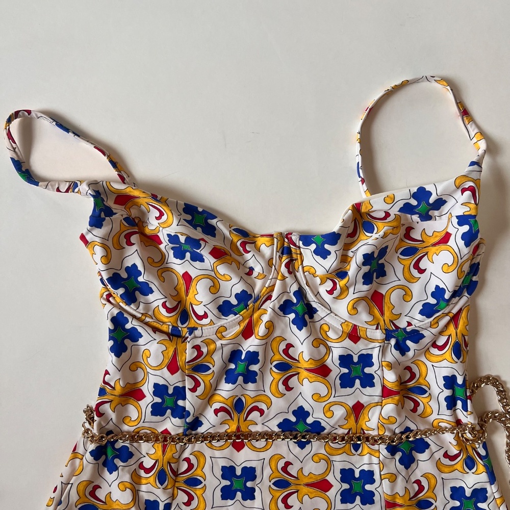 WeWoreWhat One Piece Swimsuit M Tile Print Underwire Gold Chain Belt - Picture 7 of 8